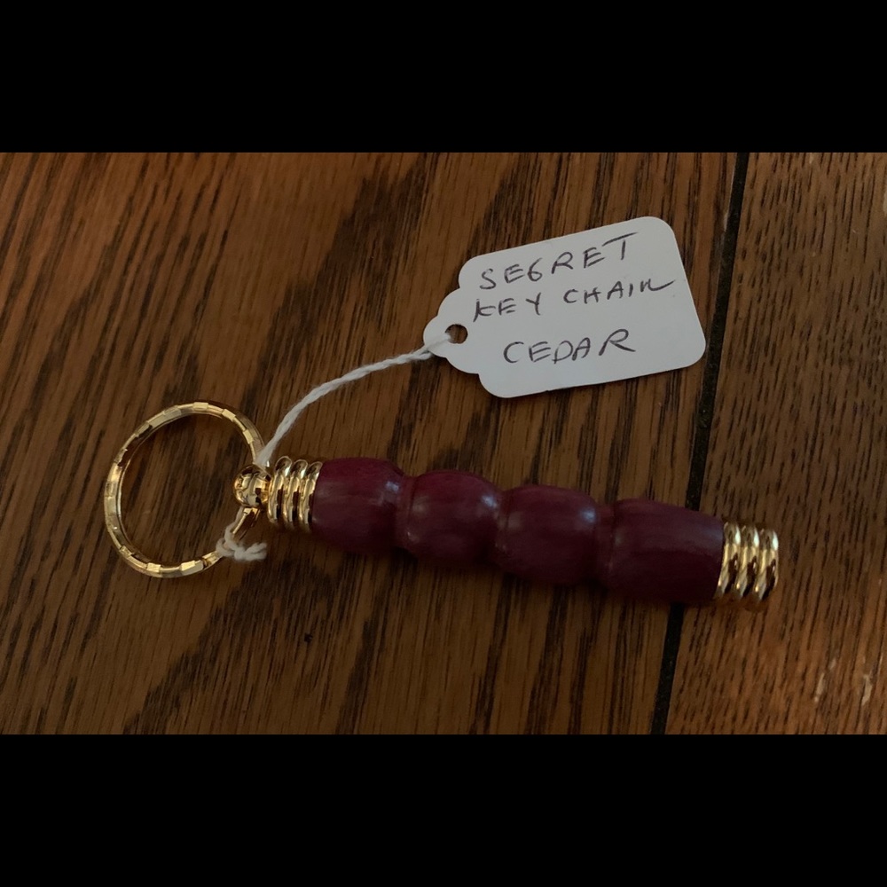 Key Chain w/secret compartment - Picture 3 of 3
